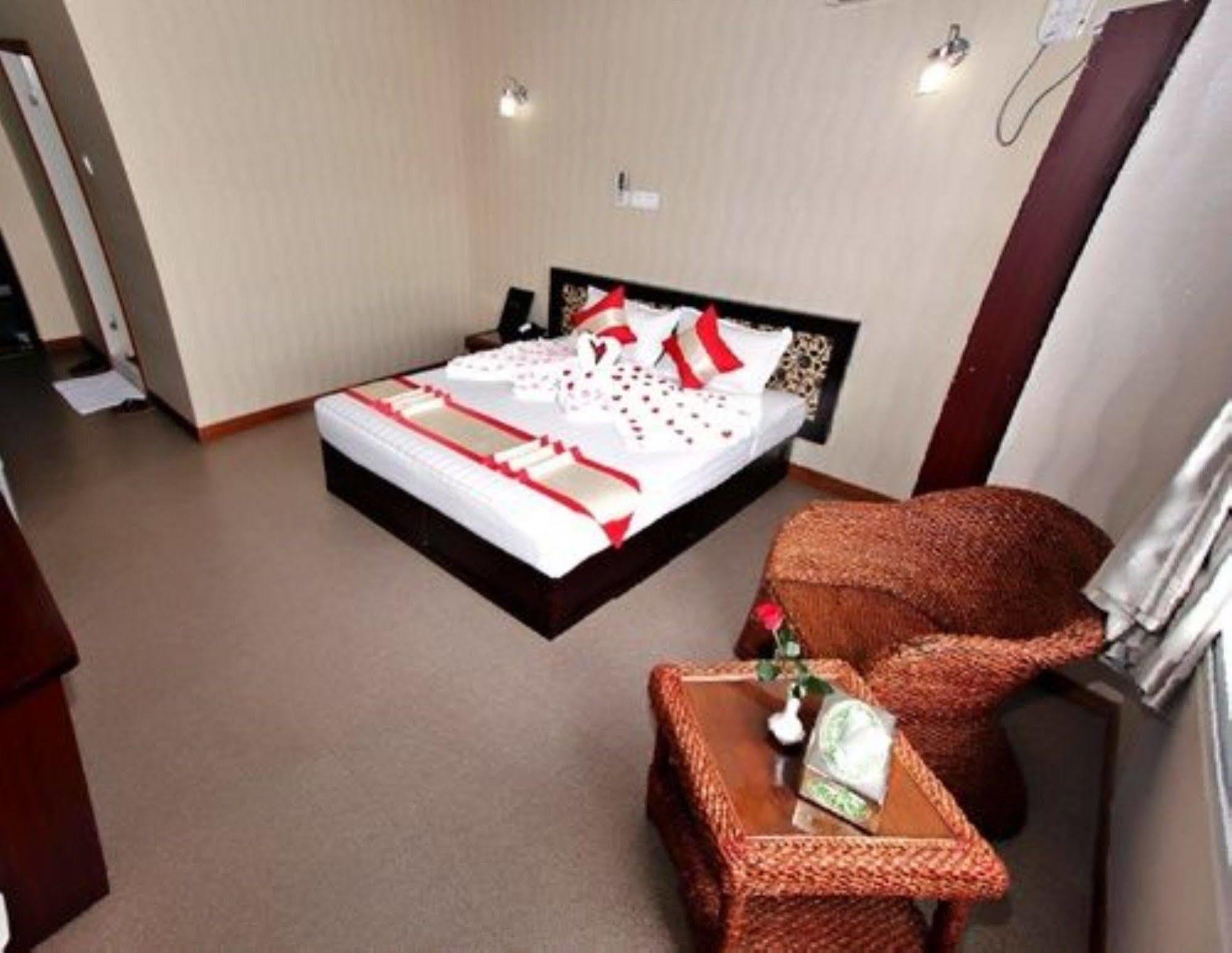 Diamond Crown Hotel Gyogon Exteriör bild